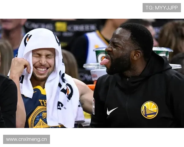 普尔无球跑动为库里拉开空间，较上季提升挡拆效率